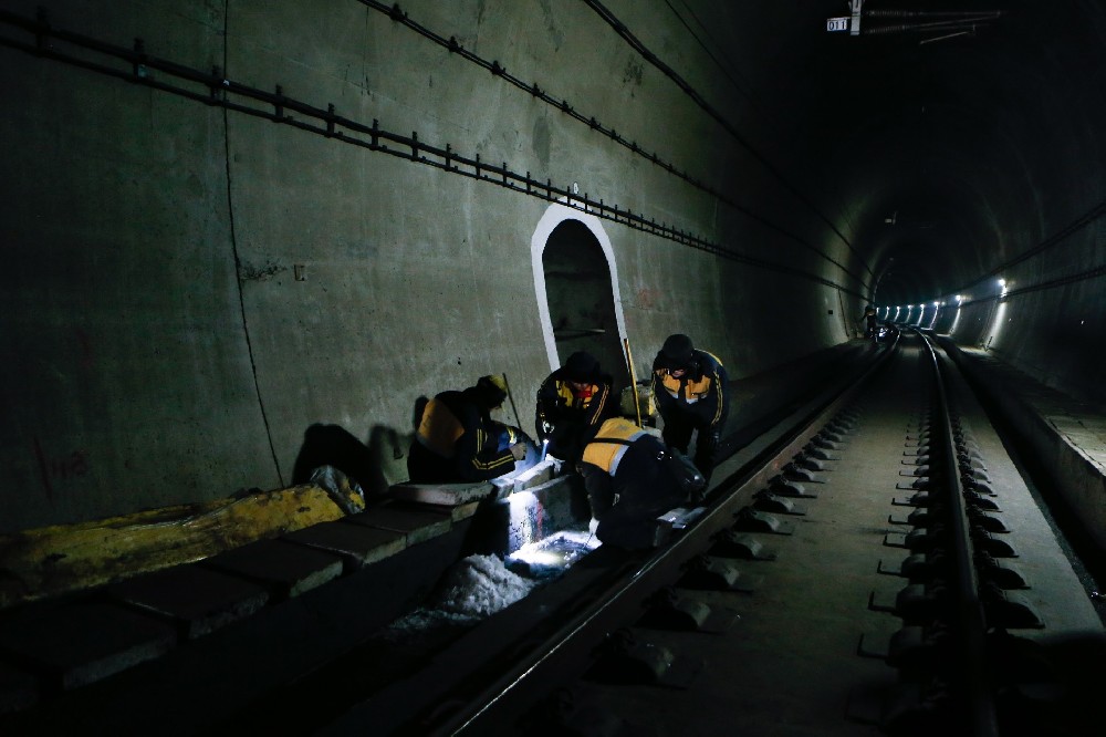 平凉铁路运营隧道病害现状